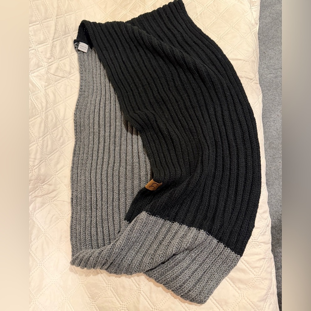 CC infinity scarf